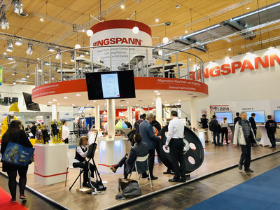 Our stand during operation... One of the highlights: A cartoonist draws customers and visitors. Our stand during operation... One of the highlights: A cartoonist draws customers and visitors.